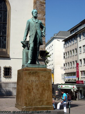 Alfried-Krupp-Denkmal an der Marktkirche