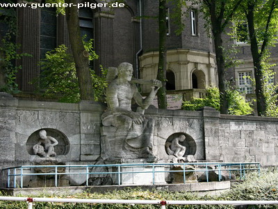 Denkmal bzw. Brunnen an Steeler Str. Ecke Bernestr