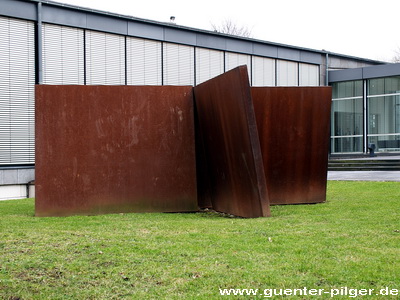Richard Serra (*1939): "Inverted House of Cards" (1969/83) 