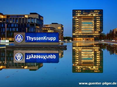 ThyssenKrupp - Hauptquartier bei Nacht