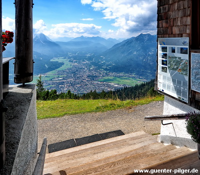 Blick vom Wankhaus auf Garmisch-Partenkirchen