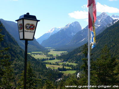 Blick von der Ederkanzel in das Leutaschtal/Tirol