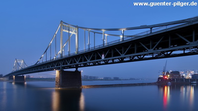 Uerdinger Brücke, vom Ruderclub aus gesehen